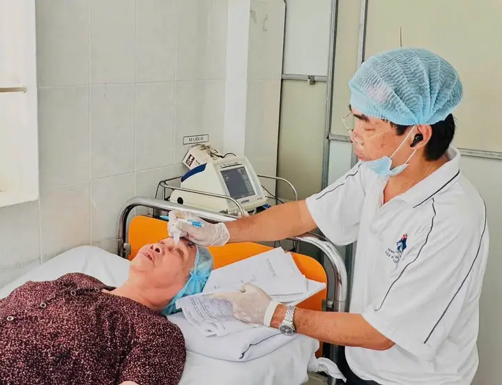 Mổ mắt miễn phí