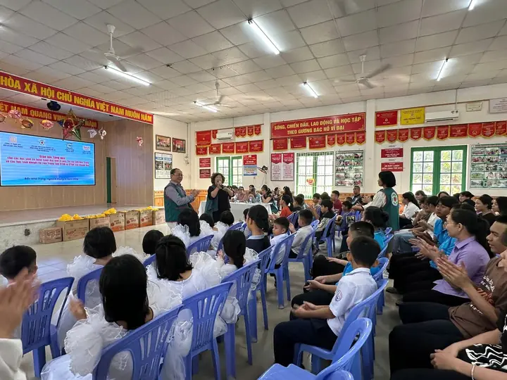 Giao lưu, trao 20 triệu đồng và 80 phần quà cho trẻ em khuyết tật, trẻ mồ côi – ảnh 3