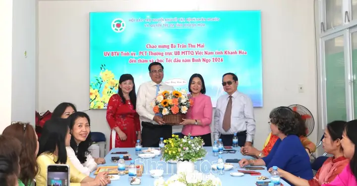 Phó Chủ tịch Thường trực Ủy ban MTTQ Việt Nam tỉnh Trần Thu Mai thăm Hội