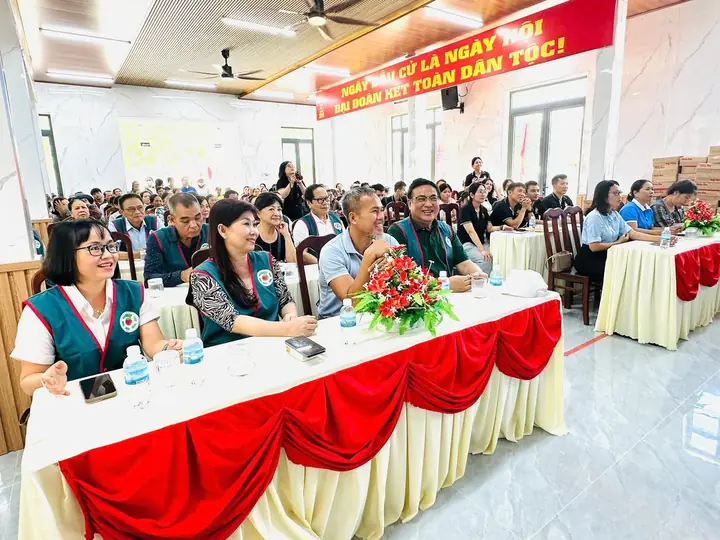 Trao 241 phần quà cho hộ khó khăn và trẻ em khuyết tật xã Nam Cam Ranh
