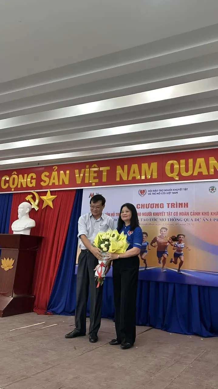 Trao vốn sinh kế cho 15 gia đình người khuyết tật từ nguồn UpRace – ảnh 2
