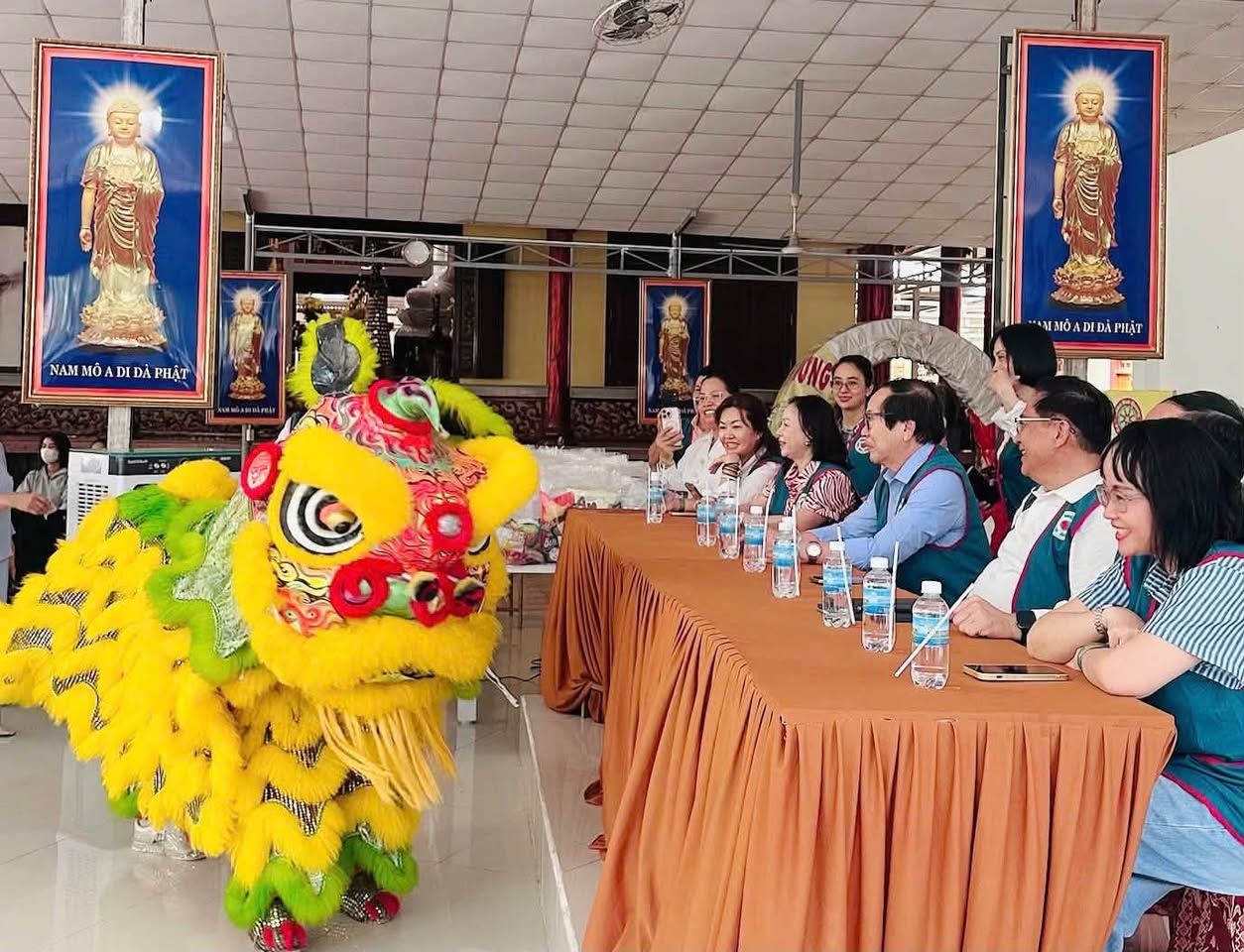 “Trung thu ấm áp – Kết nối yêu thương” tại chùa Bảo Quang, xã Cam Hiệp – ảnh 1