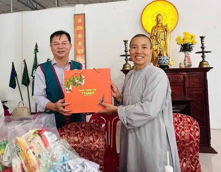 “Trung thu ấm áp – Kết nối yêu thương” tại chùa Bảo Quang, xã Cam Hiệp – ảnh 5
